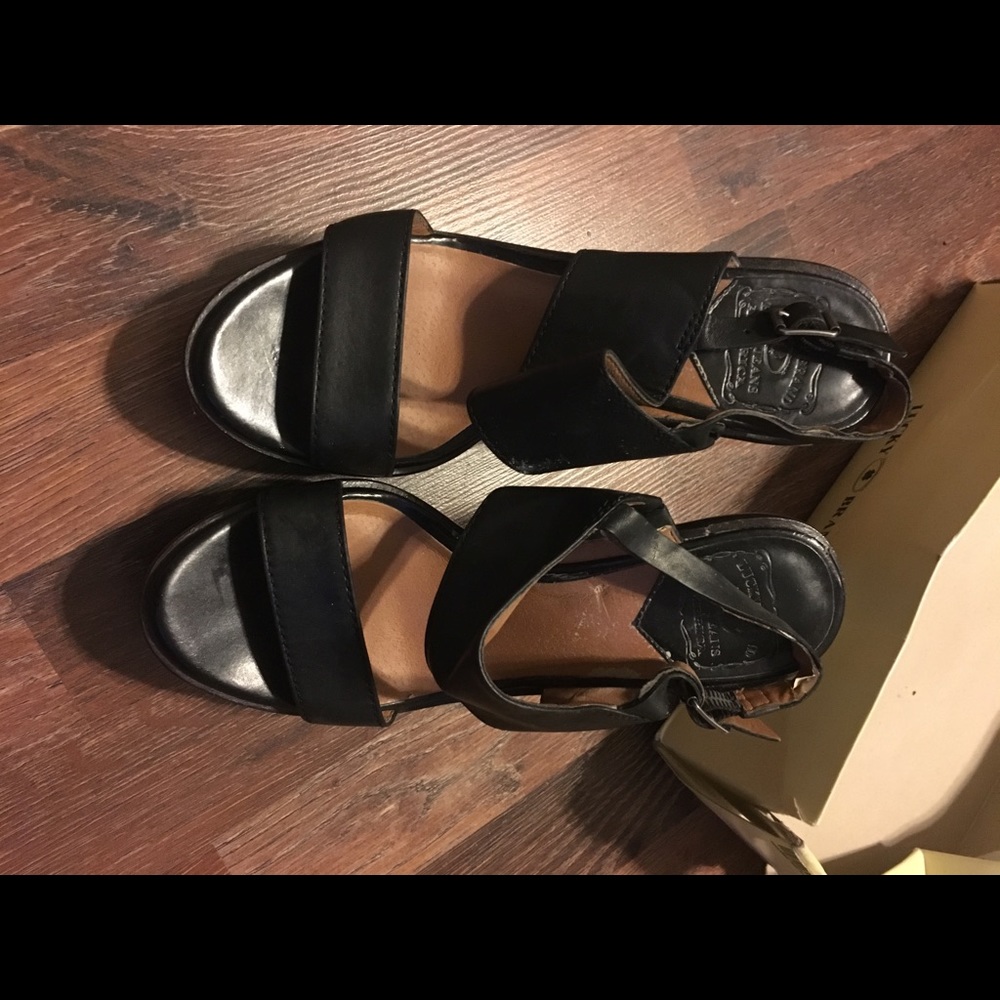 Lucky Brand wedge